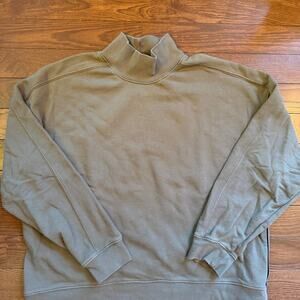 Women’s Evereve Army Green Crew Neck Size Large NWOT